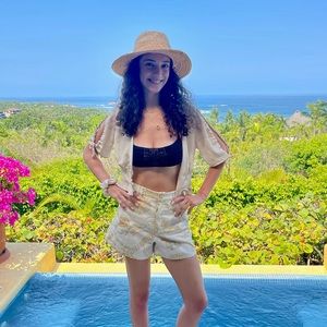 Meet your Posher, Isabel